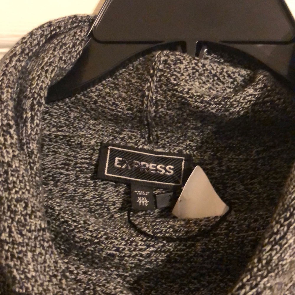 Express Pullover - Picture 2 of 8